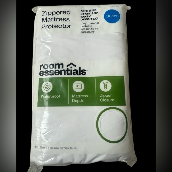 Queen Size Room Essentials White Zippered Mattress Protector!! - Picture 1 of 1
